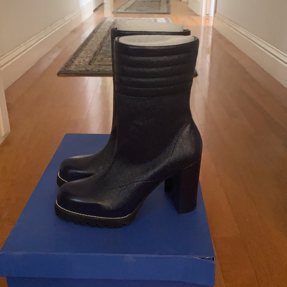 Stuart Weitzman isobel ankle boot - Picture 2 of 4